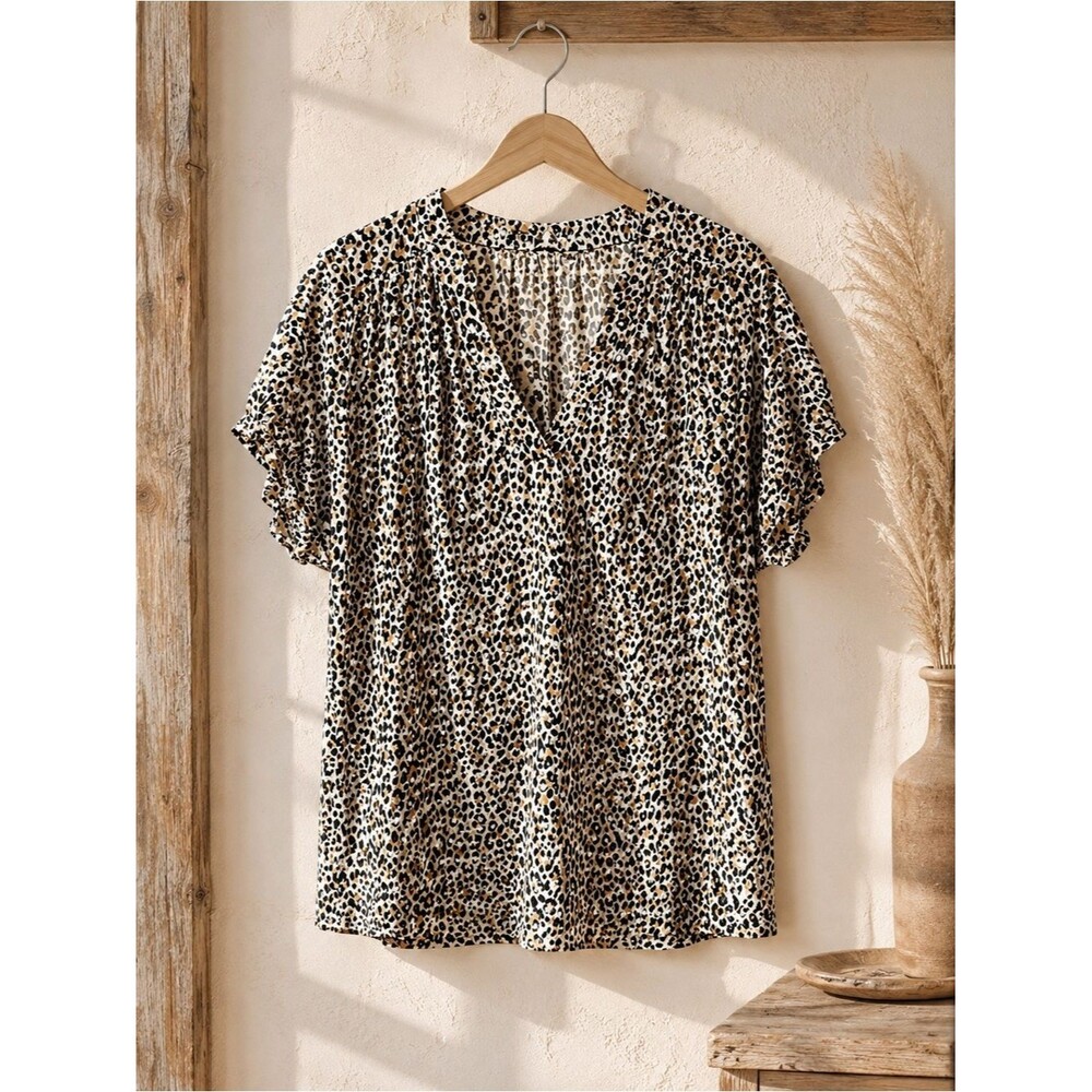 Gap Low Cut V-Neck Loose Fit Animal Print Women’s Short Sleeve Cuff Blouse Xl